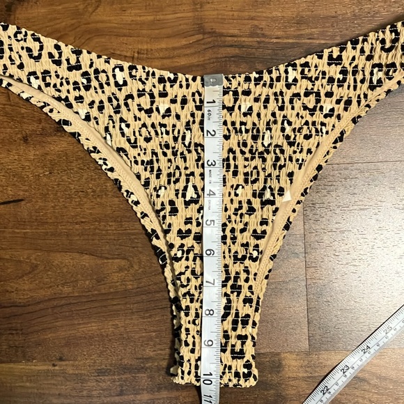 🎁4 for $50🎁 Hollister animal print cheetah cheeky smoked bikini size Large - Picture 7 of 7
